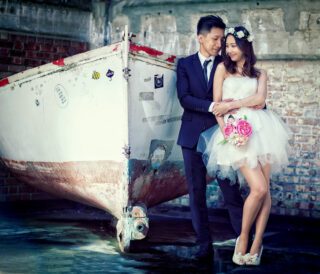 Chinese engagement shoot in London by boat