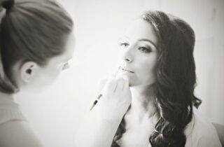 bride gets ready for her Italian wedding in London