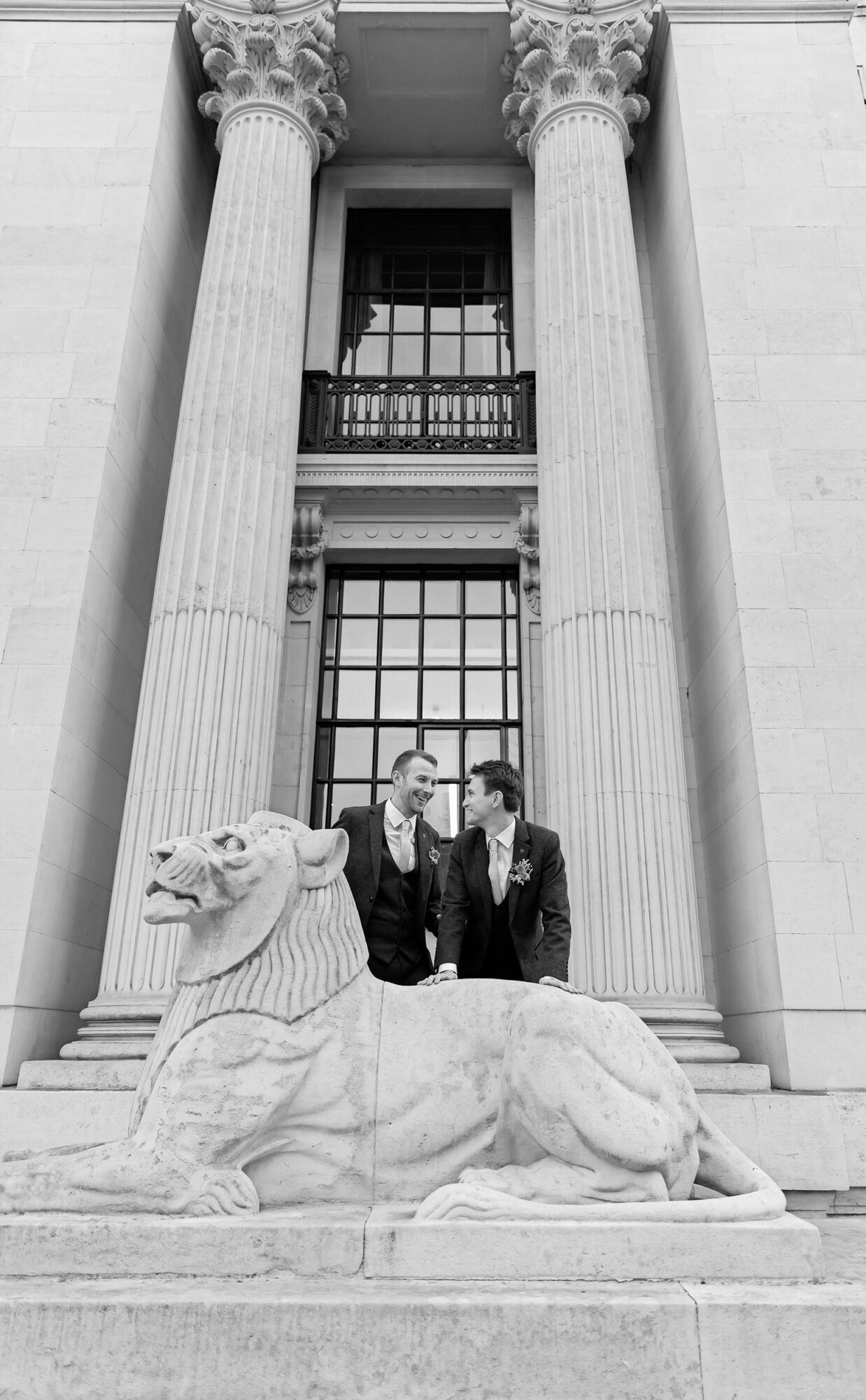 Two grooms by Old Marylebone Town Hall lion BW
