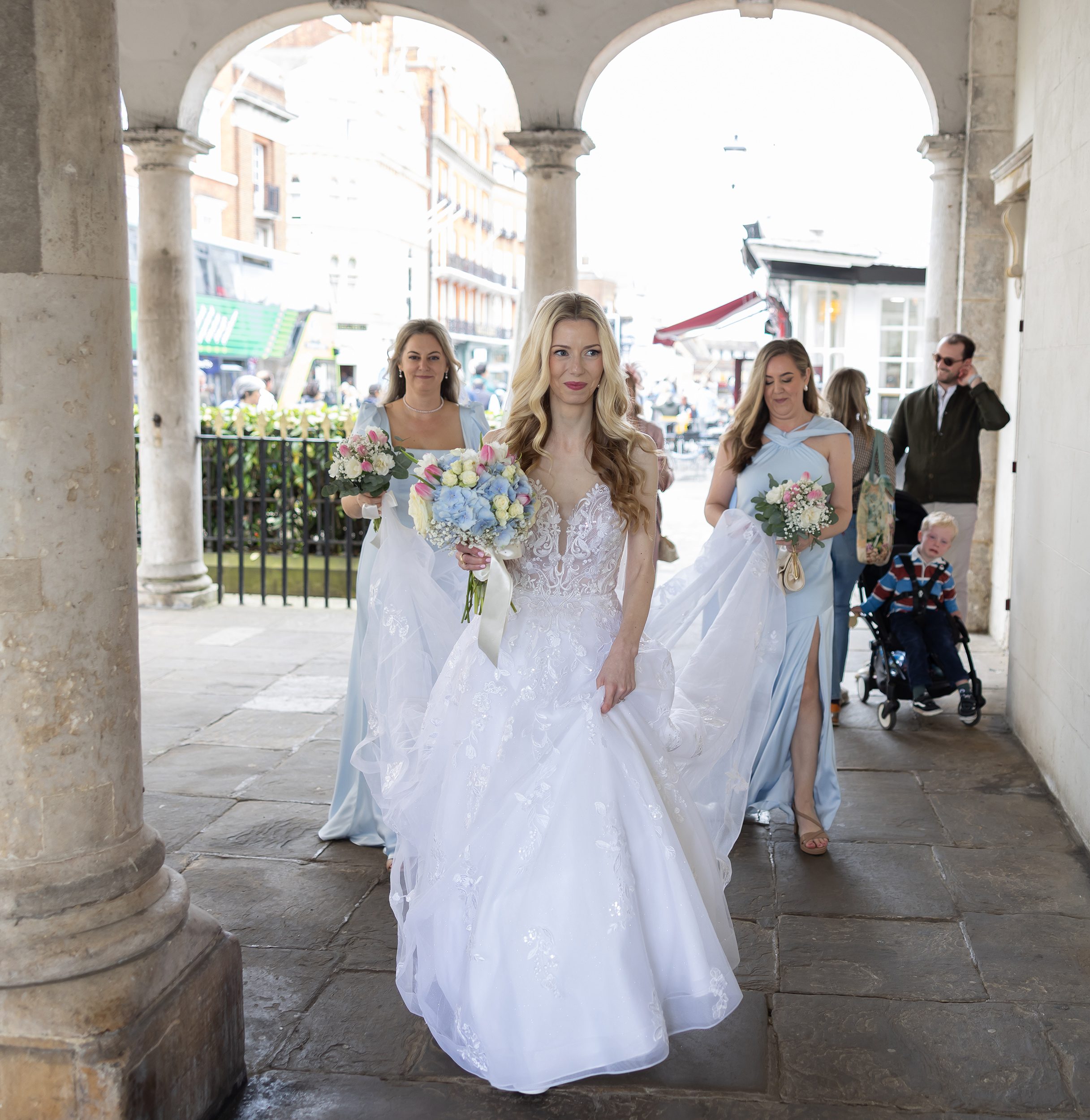 Bridal arrival Windsor Guildhall Wedding day image